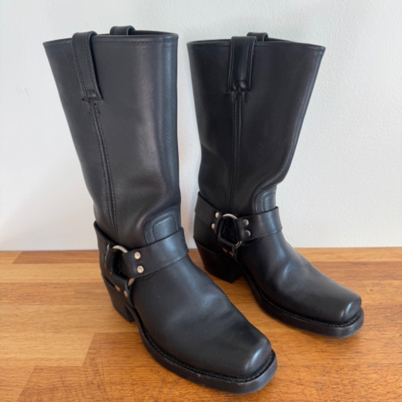 Frye Women's Black Harness 12R Leather Boots 7 - Picture 3 of 9